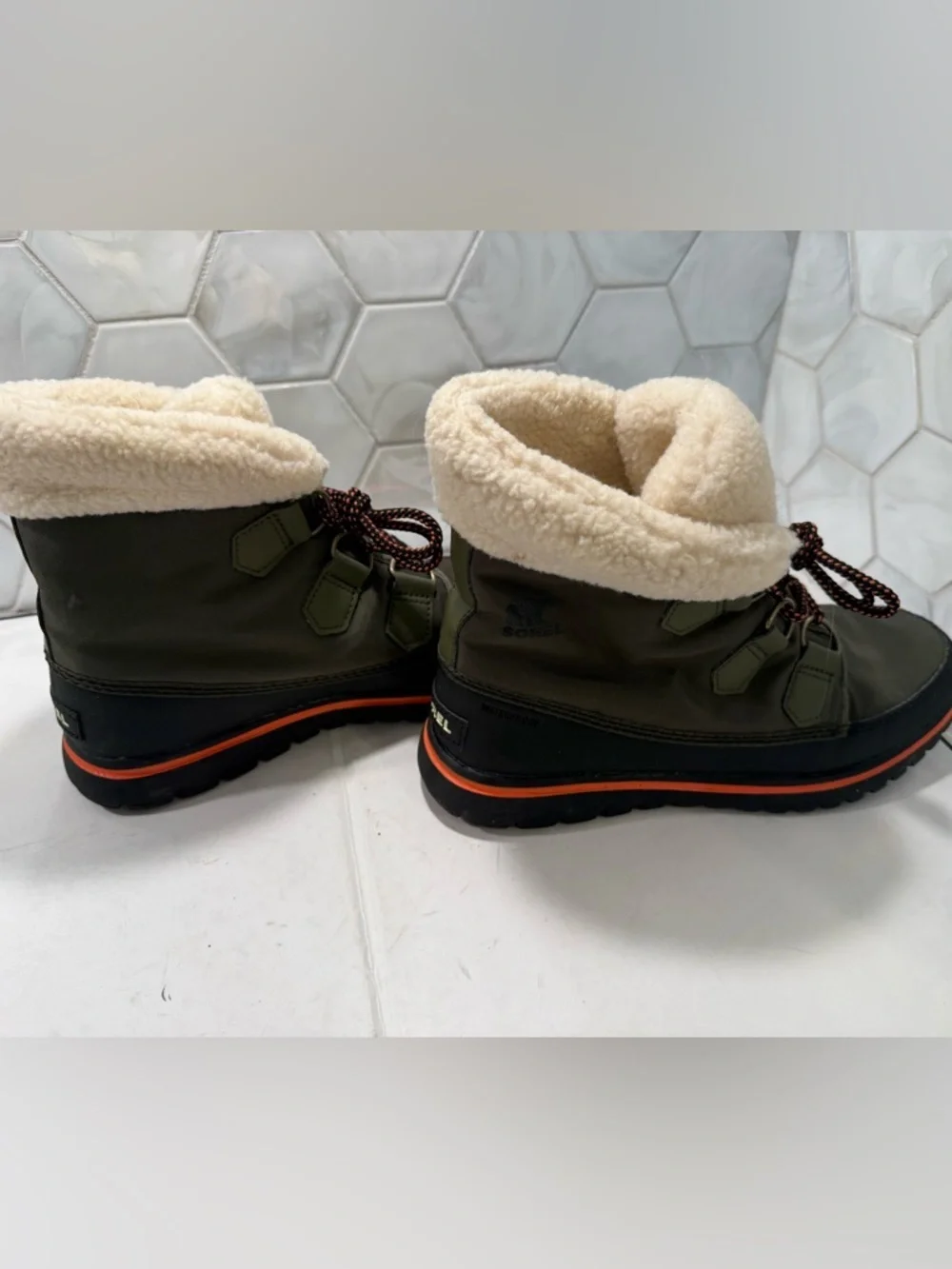 Sorel Woman’s Explorer Carnival Sz 7 Khaki Green Waterproof Fleece Lining Laces